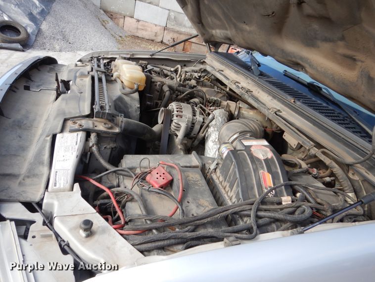 image for item EC9134 2001 Ford F250 Super Duty SuperCab flatbed  pickup truck