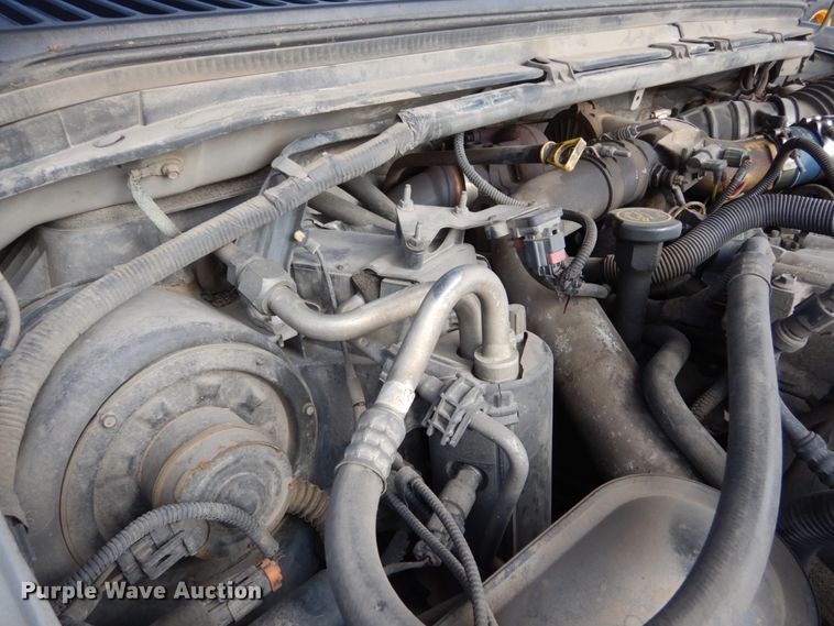 image for item EC9134 2001 Ford F250 Super Duty SuperCab flatbed  pickup truck