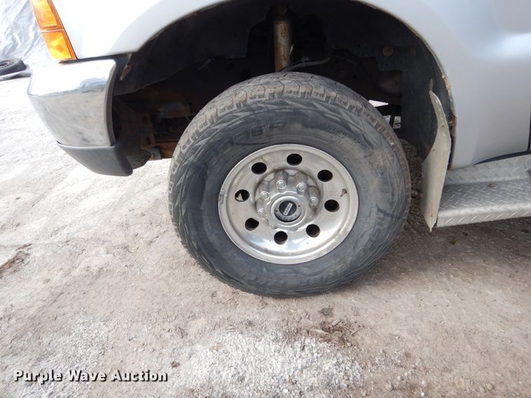 image for item EC9134 2001 Ford F250 Super Duty SuperCab flatbed  pickup truck