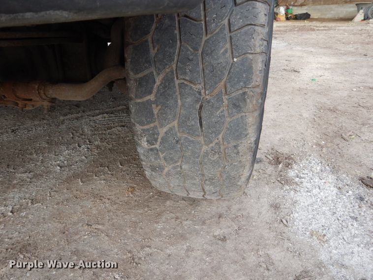 image for item EC9134 2001 Ford F250 Super Duty SuperCab flatbed  pickup truck