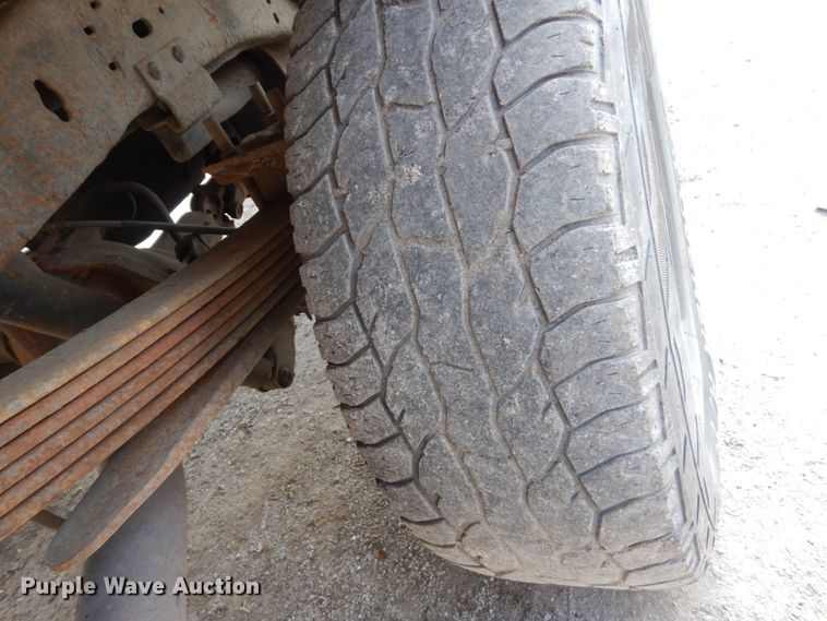 image for item EC9134 2001 Ford F250 Super Duty SuperCab flatbed  pickup truck