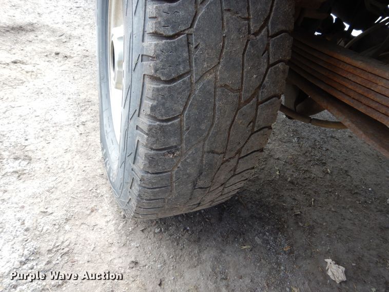 image for item EC9134 2001 Ford F250 Super Duty SuperCab flatbed  pickup truck