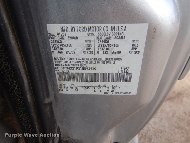 image for item EC9134 2001 Ford F250 Super Duty SuperCab flatbed  pickup truck