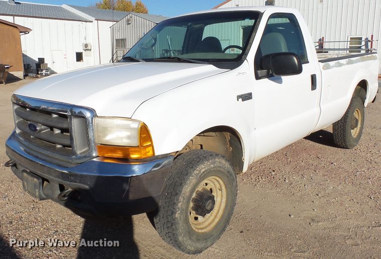 image for item EF9563 2001 Ford F250 Super Duty pickup truck