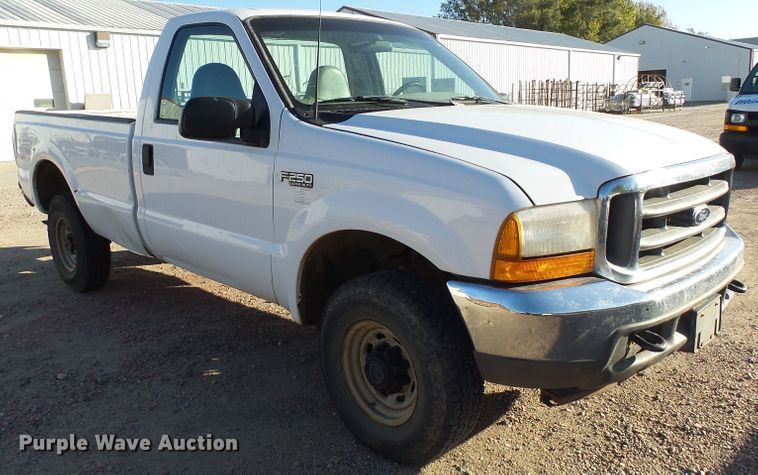 image for item EF9563 2001 Ford F250 Super Duty pickup truck