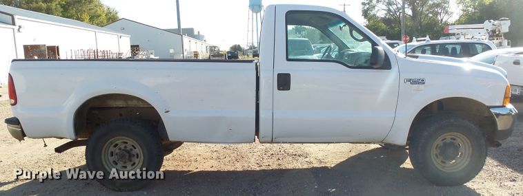 image for item EF9563 2001 Ford F250 Super Duty pickup truck