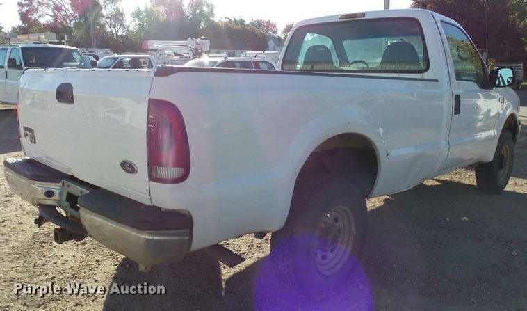 image for item EF9563 2001 Ford F250 Super Duty pickup truck