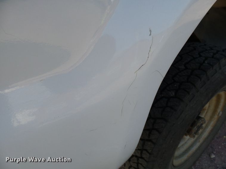 image for item EF9563 2001 Ford F250 Super Duty pickup truck