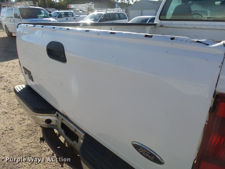 image for item EF9563 2001 Ford F250 Super Duty pickup truck