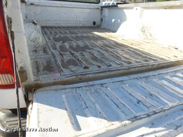 image for item EF9563 2001 Ford F250 Super Duty pickup truck