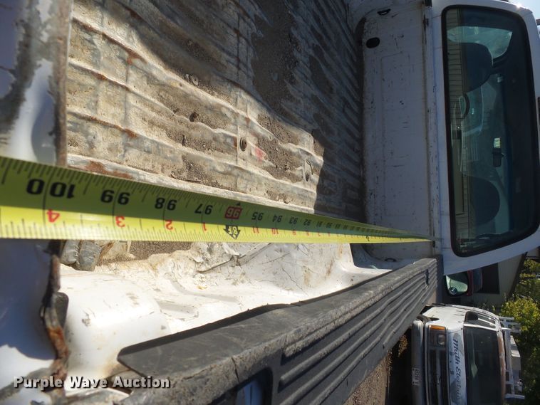 image for item EF9563 2001 Ford F250 Super Duty pickup truck