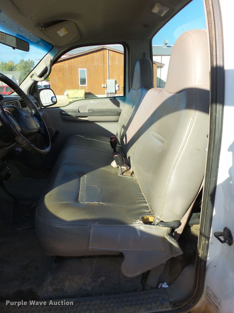 image for item EF9563 2001 Ford F250 Super Duty pickup truck