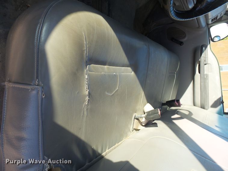 image for item EF9563 2001 Ford F250 Super Duty pickup truck