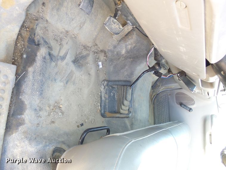 image for item EF9563 2001 Ford F250 Super Duty pickup truck