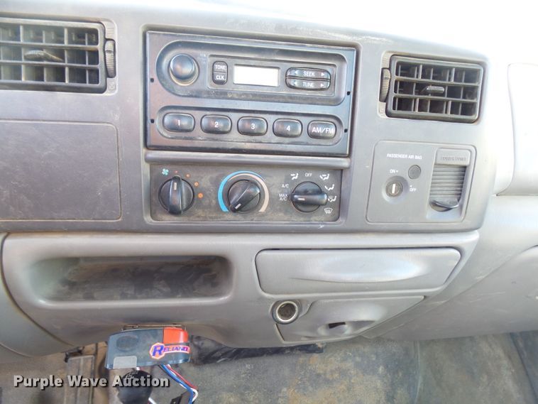 image for item EF9563 2001 Ford F250 Super Duty pickup truck