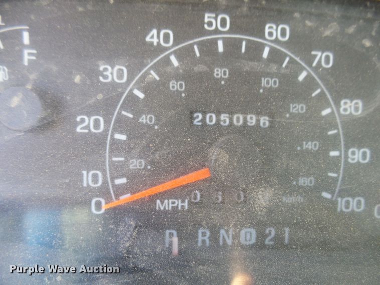 image for item EF9563 2001 Ford F250 Super Duty pickup truck