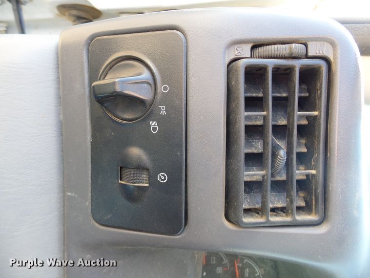 image for item EF9563 2001 Ford F250 Super Duty pickup truck