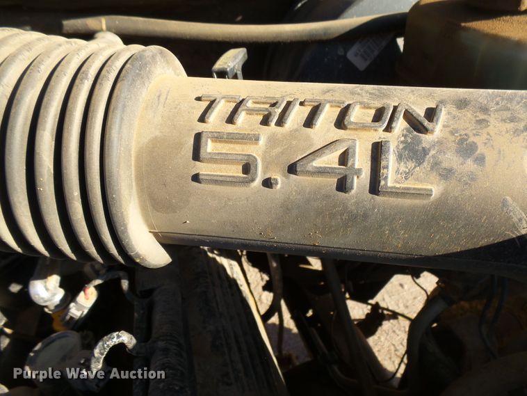 image for item EF9563 2001 Ford F250 Super Duty pickup truck