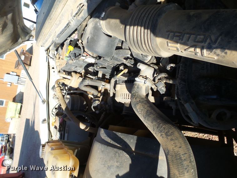 image for item EF9563 2001 Ford F250 Super Duty pickup truck