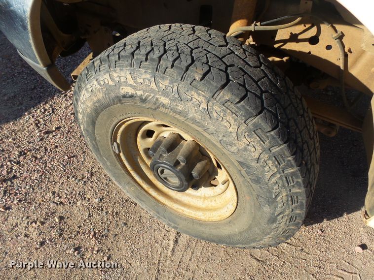 image for item EF9563 2001 Ford F250 Super Duty pickup truck