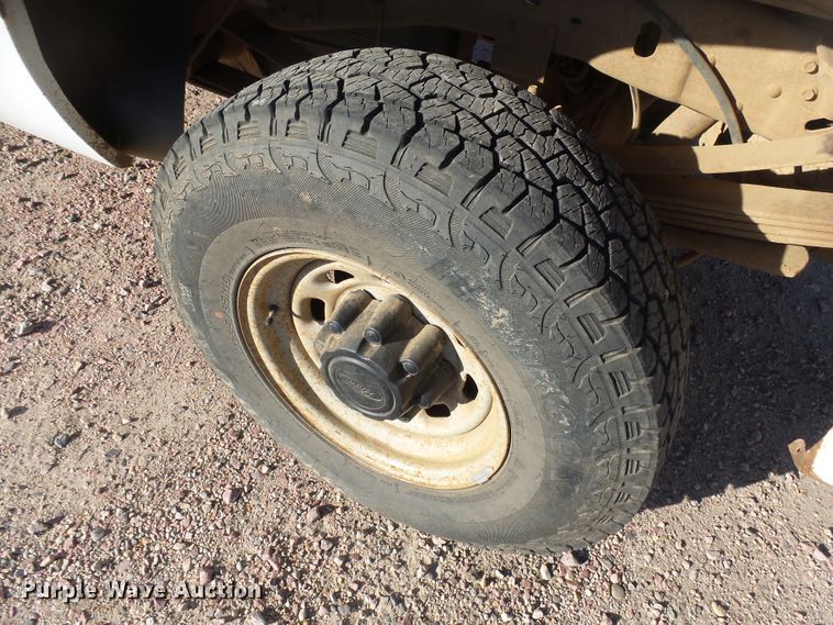 image for item EF9563 2001 Ford F250 Super Duty pickup truck