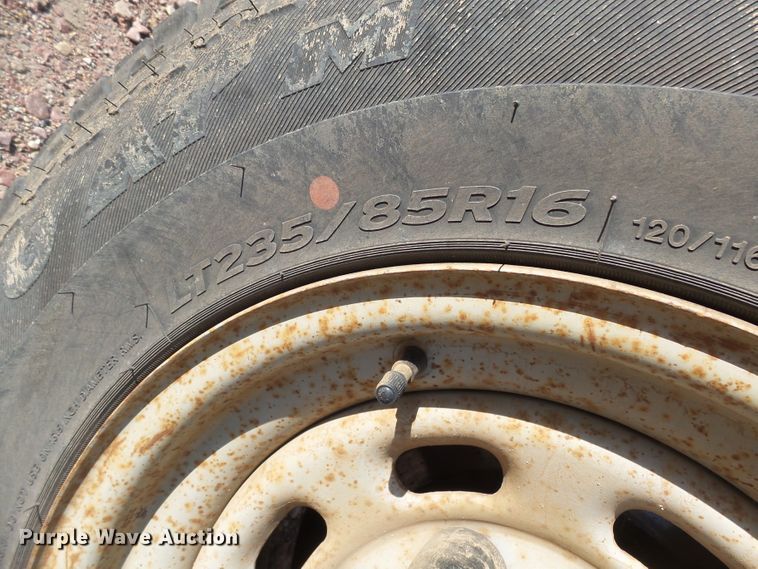 image for item EF9563 2001 Ford F250 Super Duty pickup truck