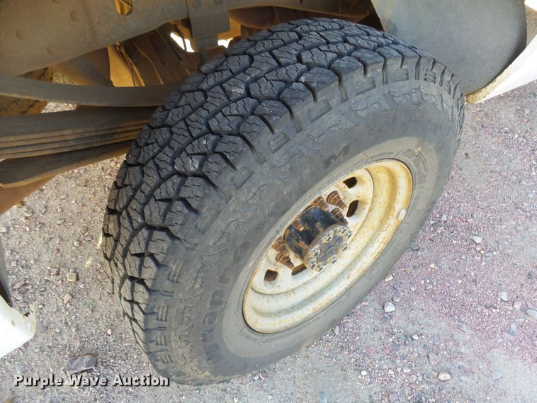 image for item EF9563 2001 Ford F250 Super Duty pickup truck