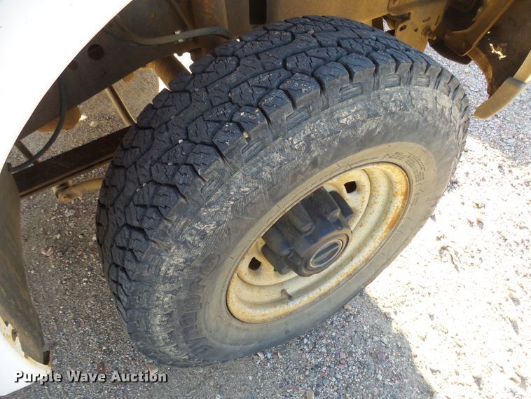 image for item EF9563 2001 Ford F250 Super Duty pickup truck