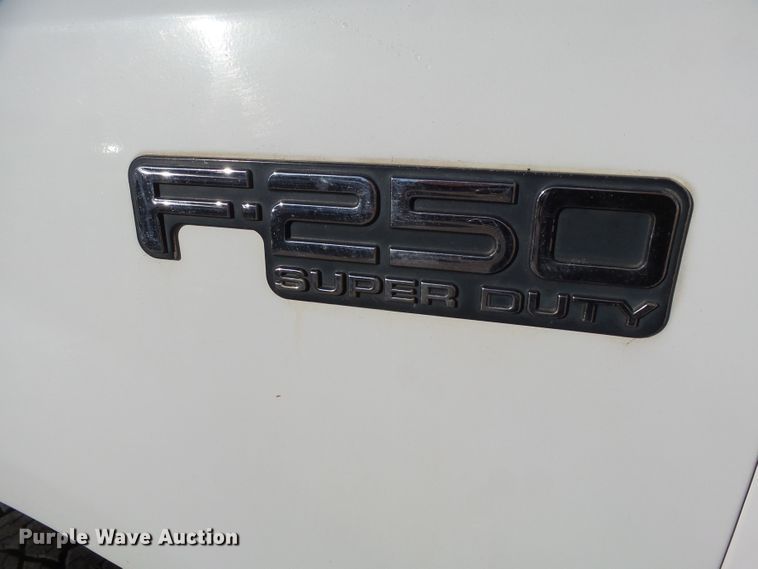 image for item EF9563 2001 Ford F250 Super Duty pickup truck