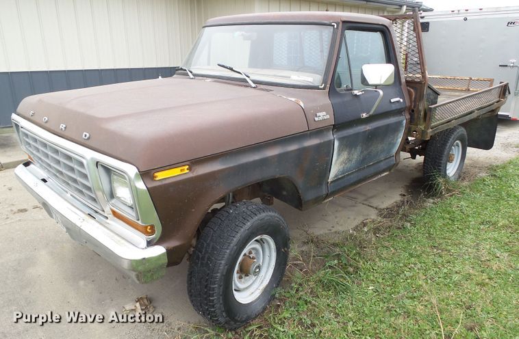 image for item EM9248 1979 Ford F250 flatbed pickup truck