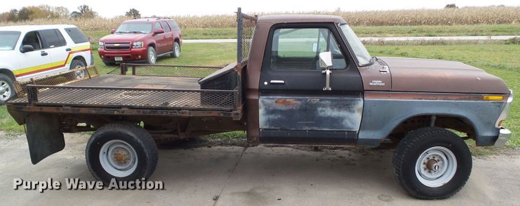 image for item EM9248 1979 Ford F250 flatbed pickup truck