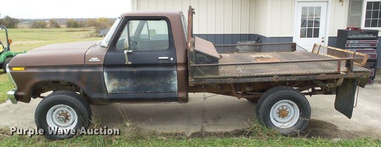 image for item EM9248 1979 Ford F250 flatbed pickup truck