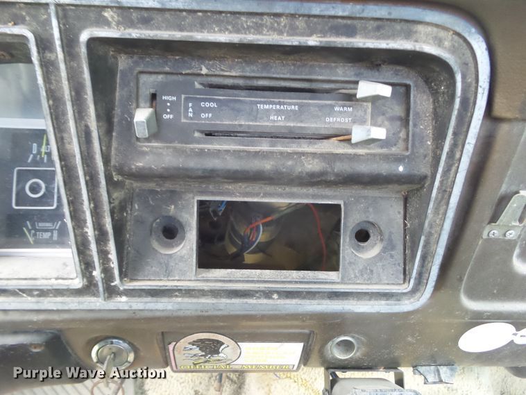 image for item EM9248 1979 Ford F250 flatbed pickup truck