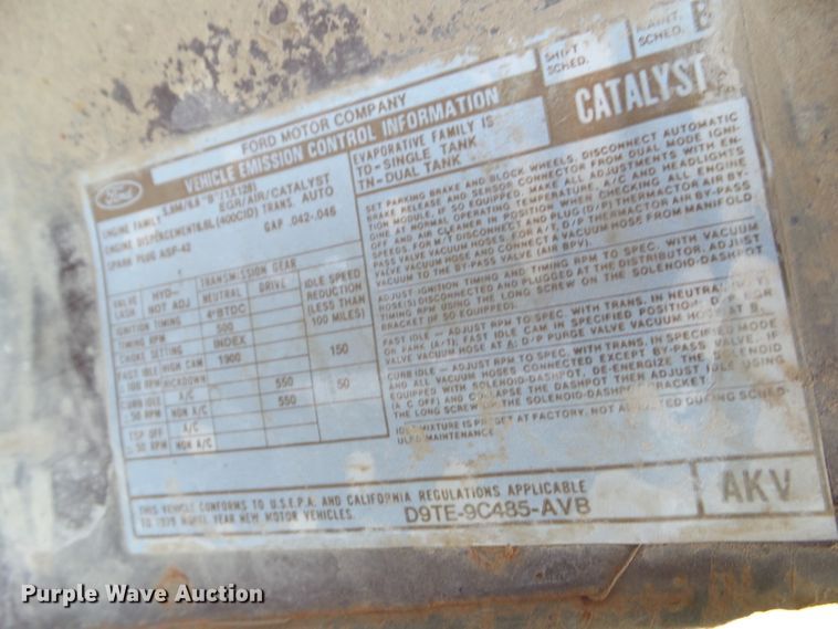 image for item EM9248 1979 Ford F250 flatbed pickup truck