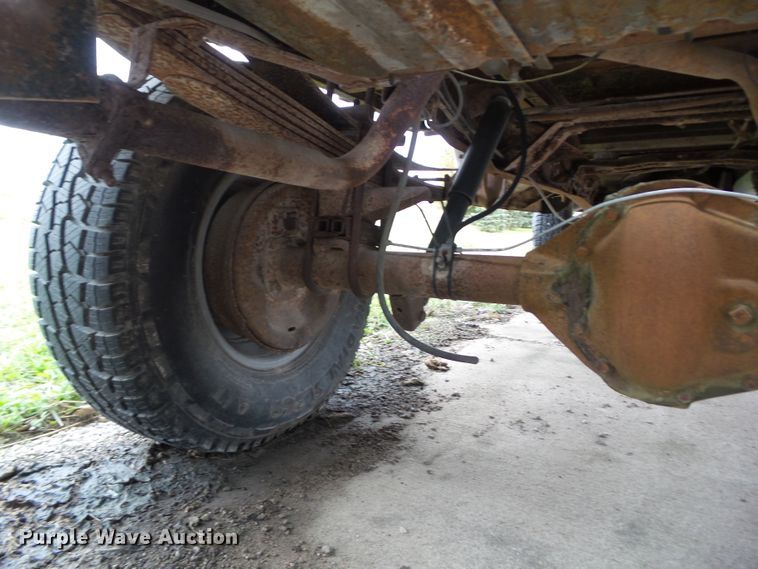 image for item EM9248 1979 Ford F250 flatbed pickup truck