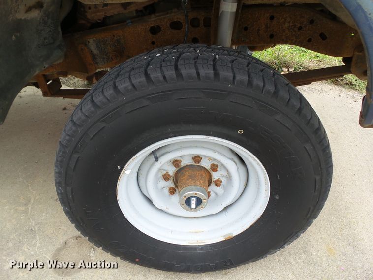 image for item EM9248 1979 Ford F250 flatbed pickup truck