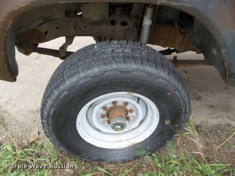 image for item EM9248 1979 Ford F250 flatbed pickup truck