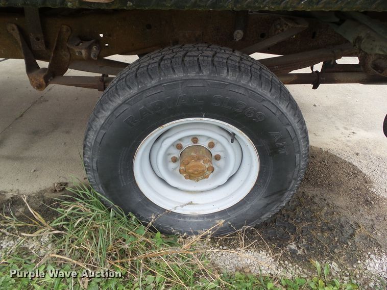 image for item EM9248 1979 Ford F250 flatbed pickup truck