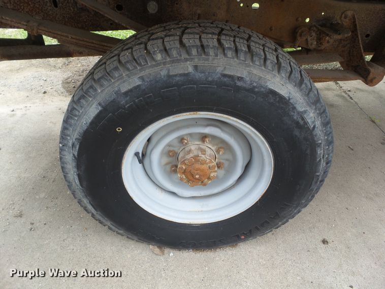 image for item EM9248 1979 Ford F250 flatbed pickup truck