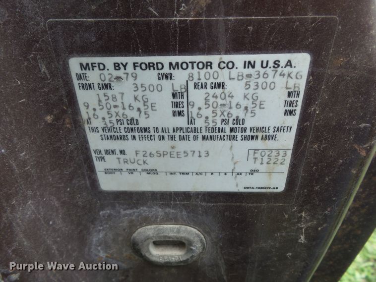 image for item EM9248 1979 Ford F250 flatbed pickup truck