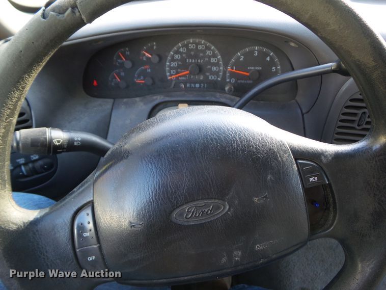 image for item EM9856 1997 Ford F150 SuperCab pickup truck