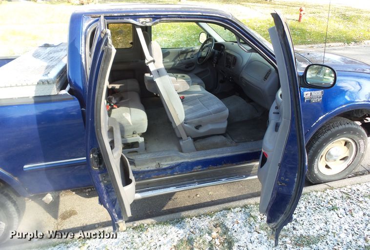 image for item EM9856 1997 Ford F150 SuperCab pickup truck