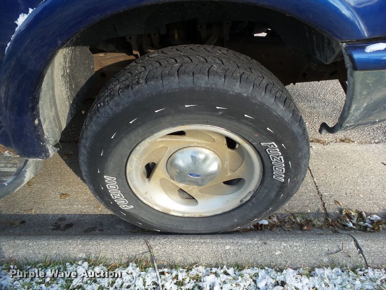 image for item EM9856 1997 Ford F150 SuperCab pickup truck