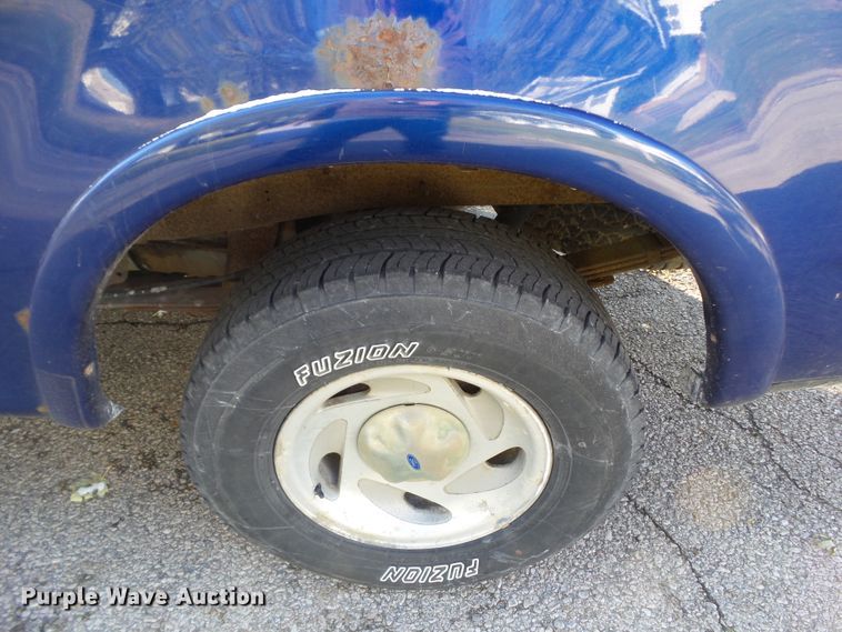 image for item EM9856 1997 Ford F150 SuperCab pickup truck