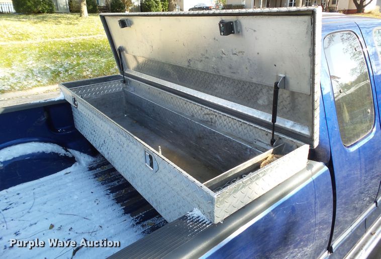 image for item EM9856 1997 Ford F150 SuperCab pickup truck