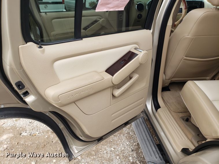 image for item ET9940 2006 Ford Explorer SUV