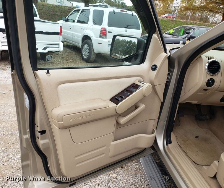 image for item ET9940 2006 Ford Explorer SUV