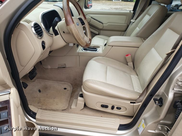 image for item ET9940 2006 Ford Explorer SUV