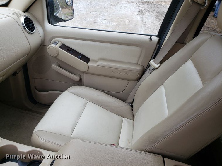 image for item ET9940 2006 Ford Explorer SUV