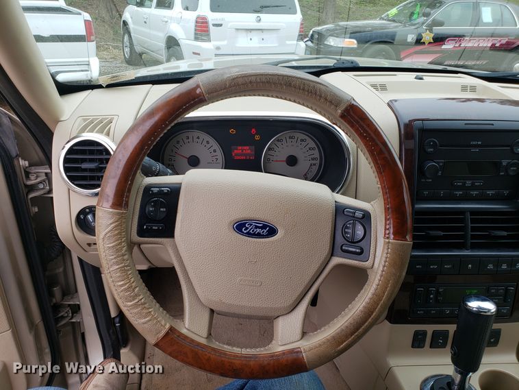 image for item ET9940 2006 Ford Explorer SUV